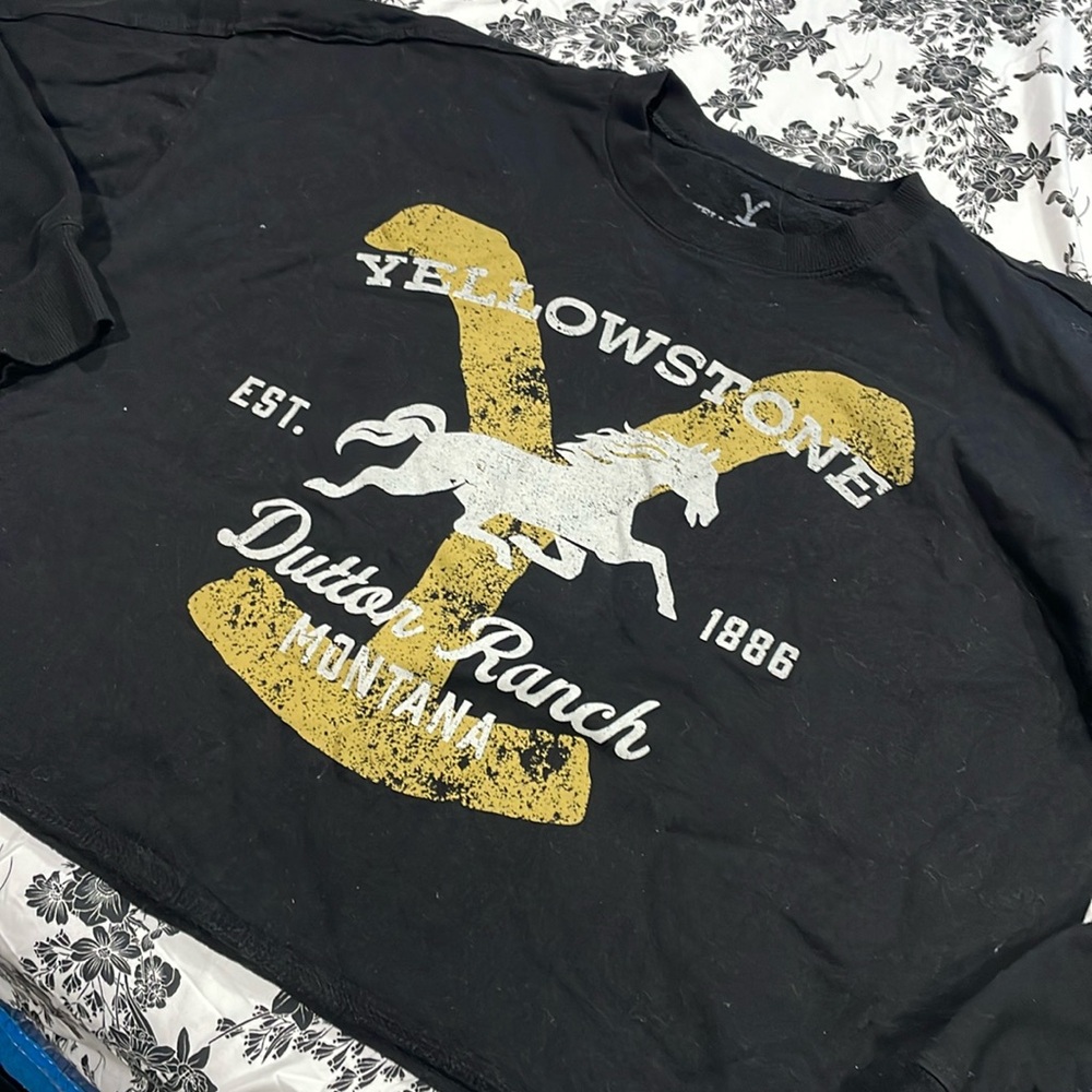 Yellowstone Black Yellow Crop Sweater in XL